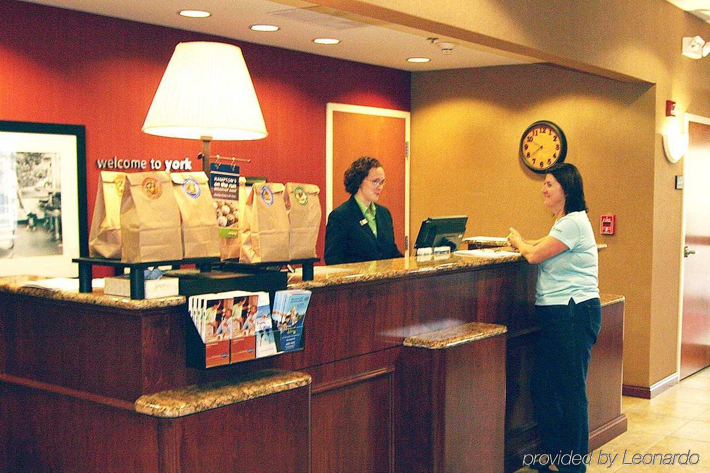 Hampton Inn York Beltér fotó